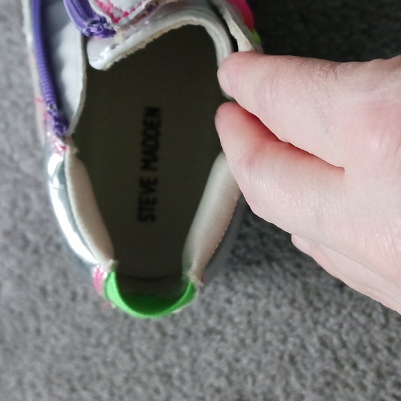 NWOT Steve Madden unisex Size 1 Multicolor Sneaker - Picture 6 of 7